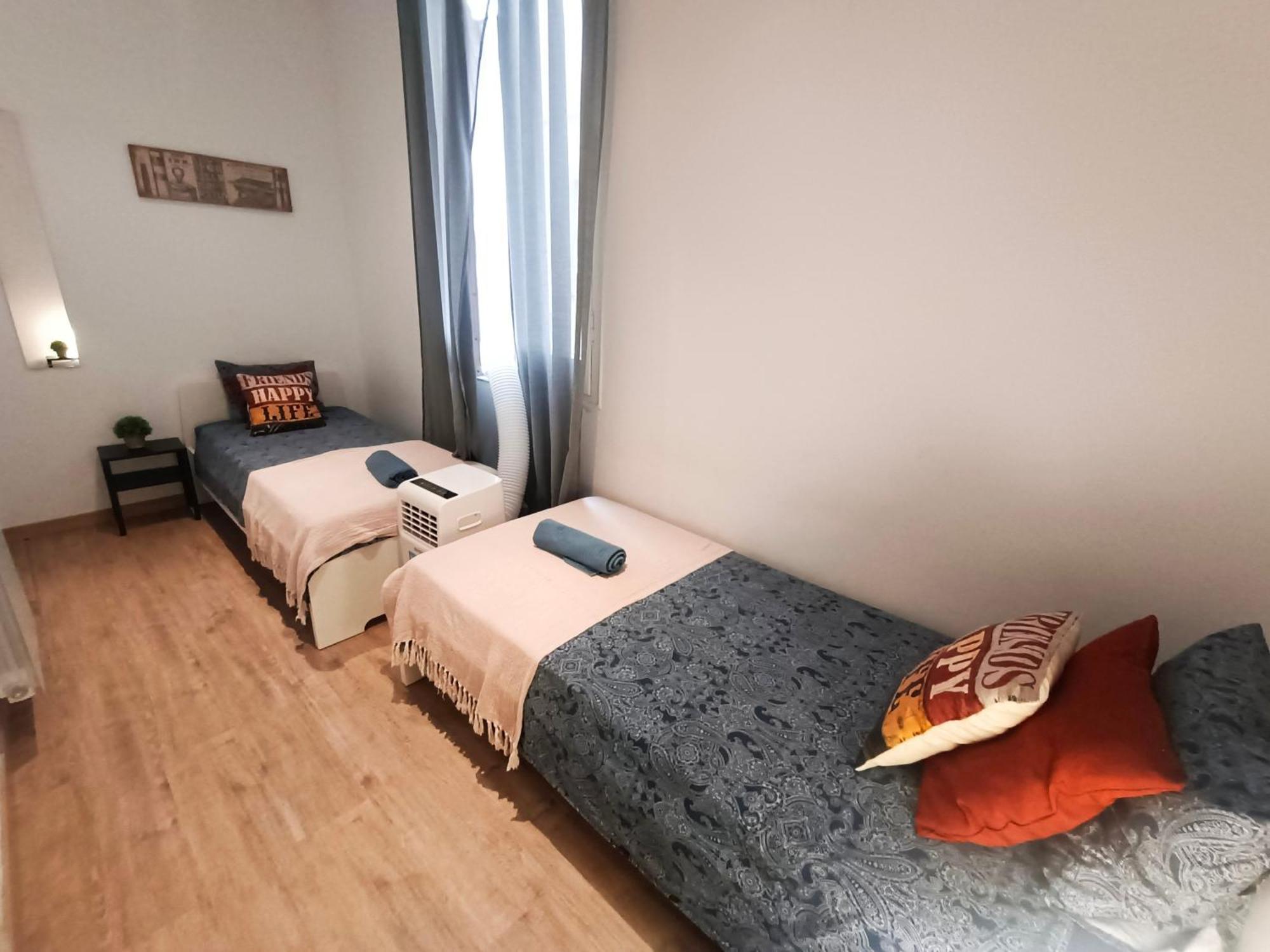 Private Room By El Born Barcelona Bagian luar foto