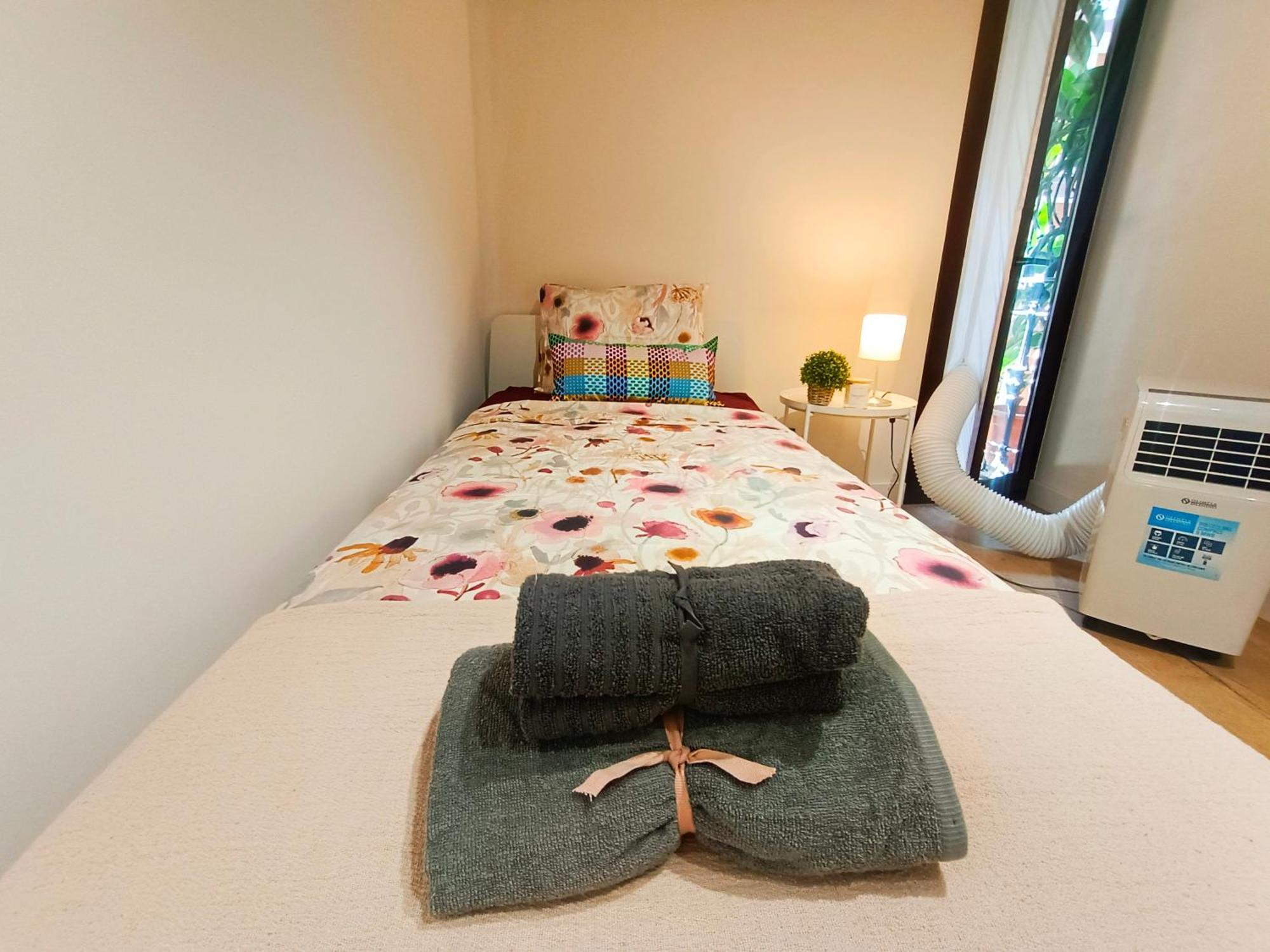 Private Room By El Born Barcelona Bagian luar foto